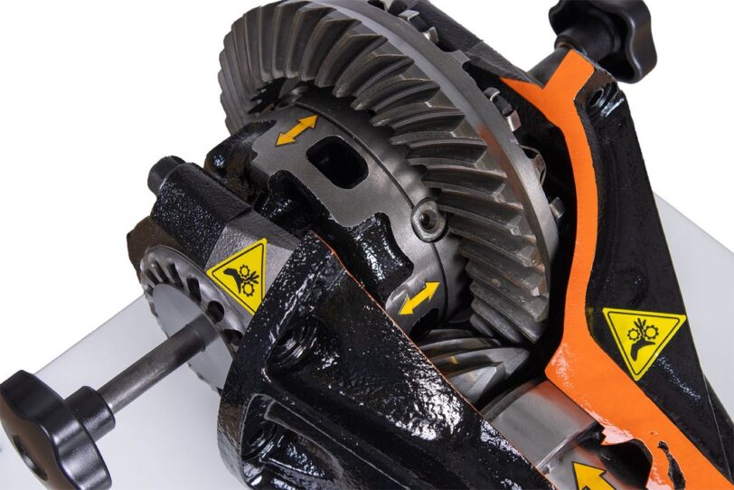 Cutaway Differential with Adjustment Capabilities - Image 6