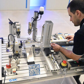 Automated Assembly I4.0 with AR Training System